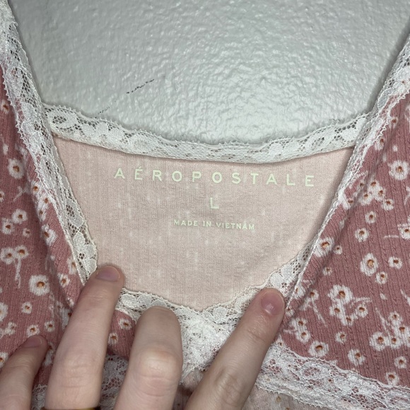 Floral Crisscross Lace Cropped Cami - Picture 4 of 5